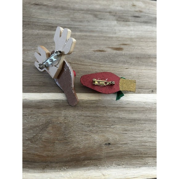 Handmade Set Of Wood Christmas Red Lightbulb & Rudolph Reindeer Brooch Pins - Picture 2 of 3